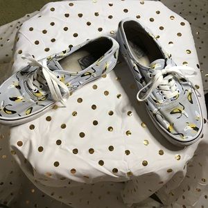 Low top vans. Bananas . Women’s 10